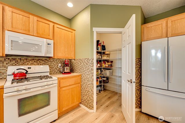 196 Raspberry Lane, Woodland, WA 98674