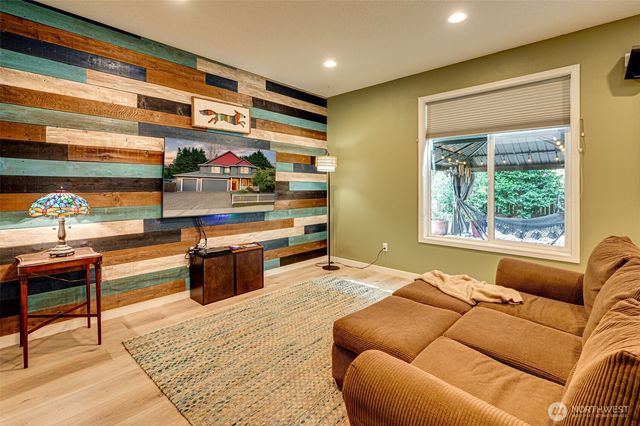 196 Raspberry Lane, Woodland, WA 98674