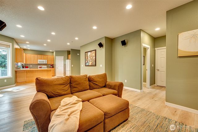 196 Raspberry Lane, Woodland, WA 98674