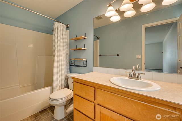 196 Raspberry Lane, Woodland, WA 98674