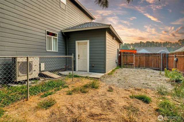 196 Raspberry Lane, Woodland, WA 98674