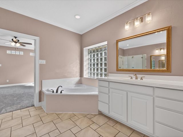 905 Carriage Hills Boulevard, Conroe, TX 77384