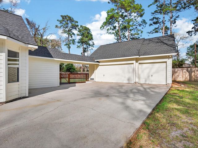 905 Carriage Hills Boulevard, Conroe, TX 77384