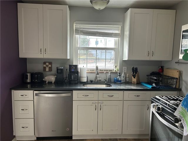 1070 Arbor Dr, Green Tree, PA 15220