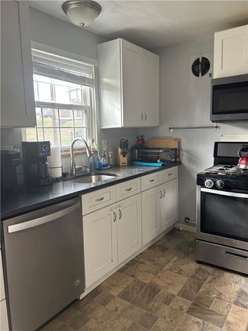 1070 Arbor Dr, Green Tree, PA 15220