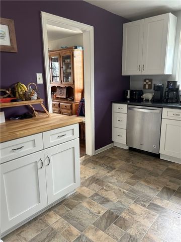 1070 Arbor Dr, Green Tree, PA 15220