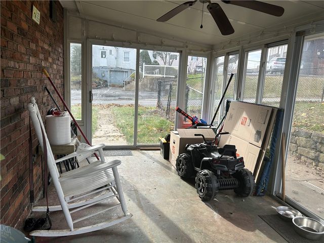 1070 Arbor Dr, Green Tree, PA 15220