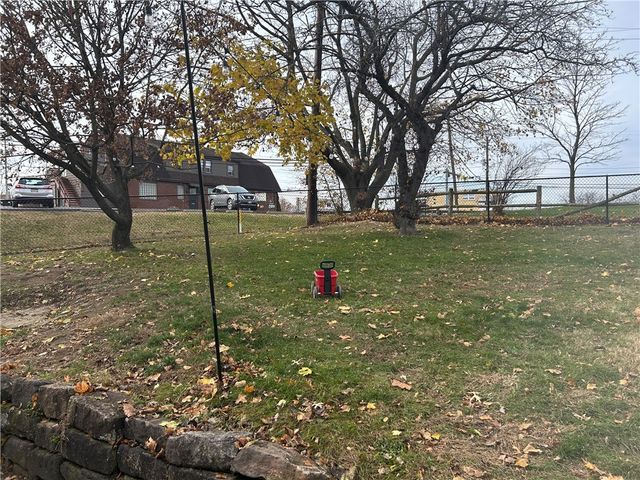 1070 Arbor Dr, Green Tree, PA 15220