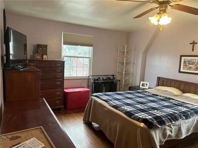 1070 Arbor Dr, Green Tree, PA 15220