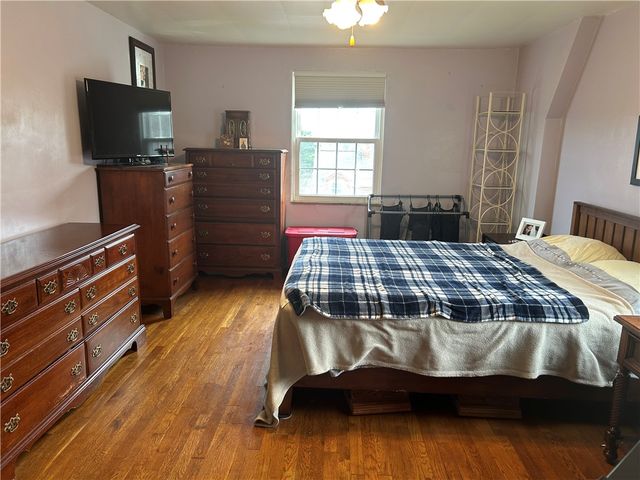 1070 Arbor Dr, Green Tree, PA 15220