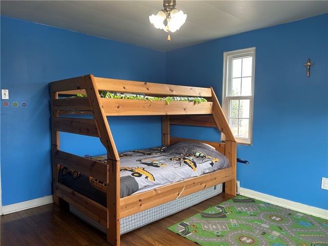 1070 Arbor Dr, Green Tree, PA 15220