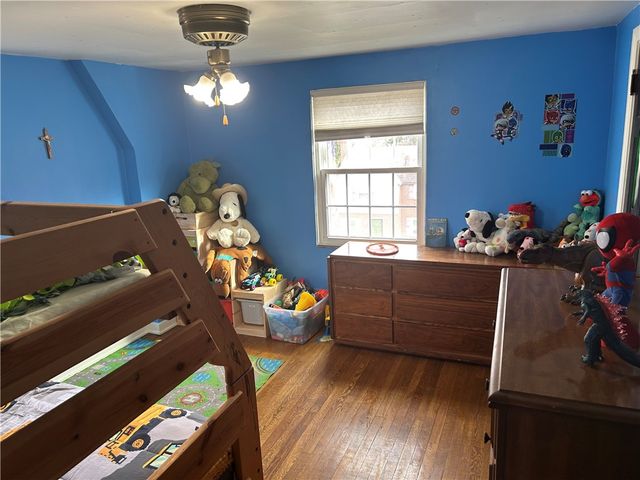 1070 Arbor Dr, Green Tree, PA 15220