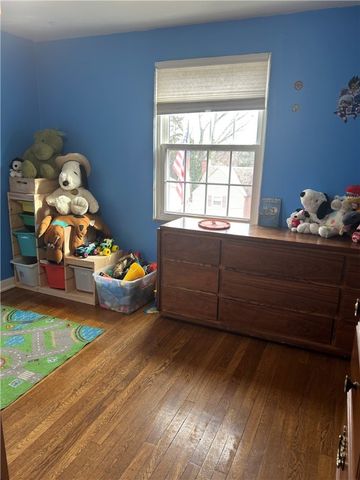 1070 Arbor Dr, Green Tree, PA 15220