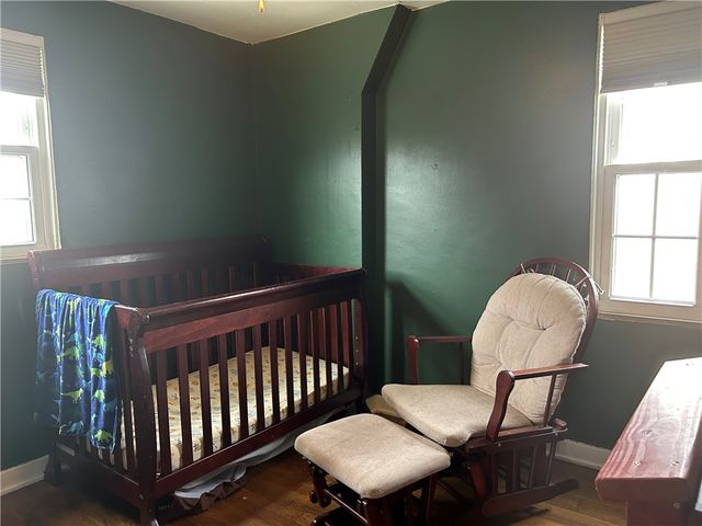 1070 Arbor Dr, Green Tree, PA 15220