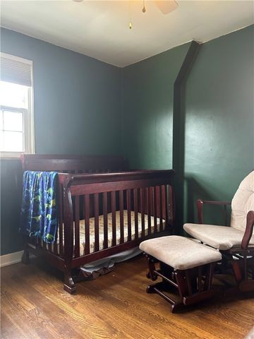 1070 Arbor Dr, Green Tree, PA 15220