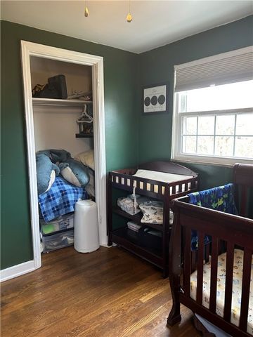 1070 Arbor Dr, Green Tree, PA 15220