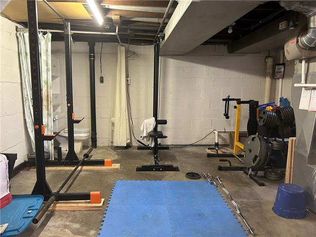 1070 Arbor Dr, Green Tree, PA 15220