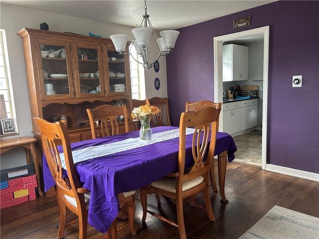 1070 Arbor Dr, Green Tree, PA 15220