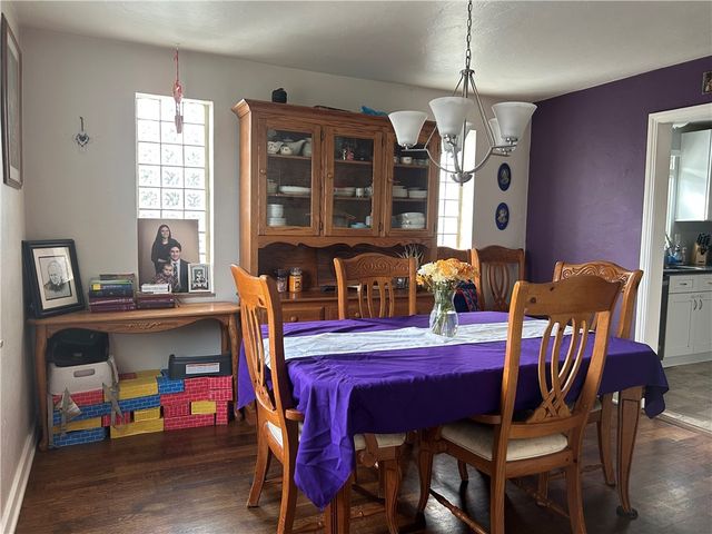 1070 Arbor Dr, Green Tree, PA 15220