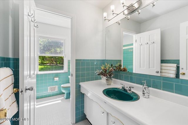 11 Galloping Hill Road, Holmdel, NJ 07733