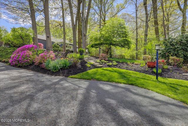 11 Galloping Hill Road, Holmdel, NJ 07733