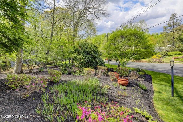 11 Galloping Hill Road, Holmdel, NJ 07733