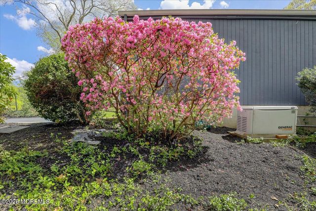 11 Galloping Hill Road, Holmdel, NJ 07733