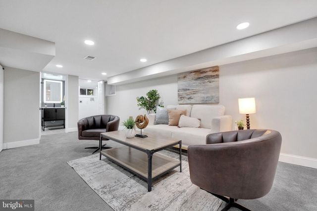 4035 BENNING RD NE, Washington, DC 20019