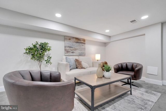 4035 BENNING RD NE, Washington, DC 20019