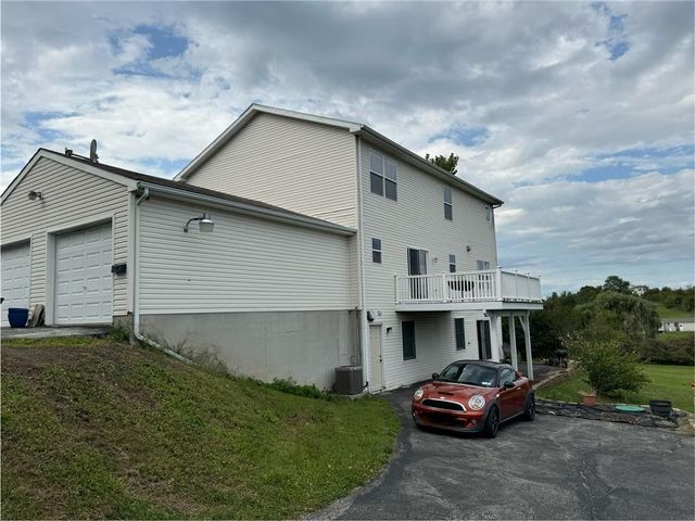 10 Ashlyn Drive, Marlboro, NY 12542
