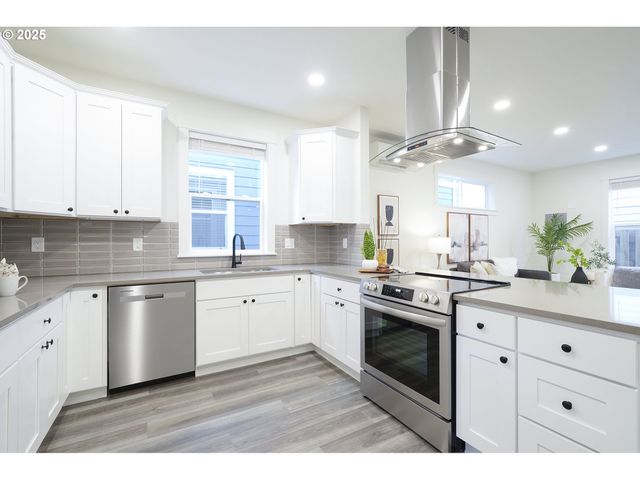 6537 Se WOODSTOCK Blvd, Portland, OR 97206