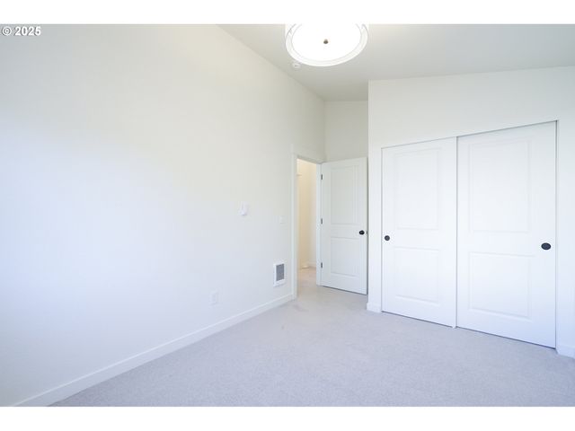 6537 Se WOODSTOCK Blvd, Portland, OR 97206