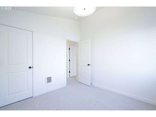 6537 Se WOODSTOCK Blvd, Portland, OR 97206