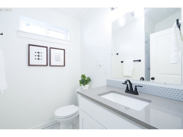 6537 Se WOODSTOCK Blvd, Portland, OR 97206