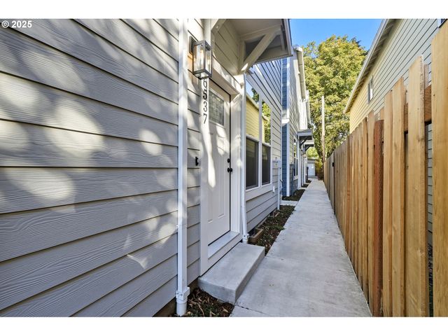 6537 Se WOODSTOCK Blvd, Portland, OR 97206
