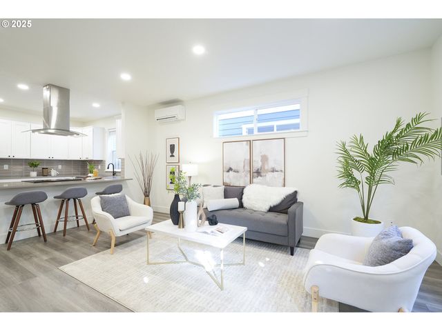 6537 Se WOODSTOCK Blvd, Portland, OR 97206