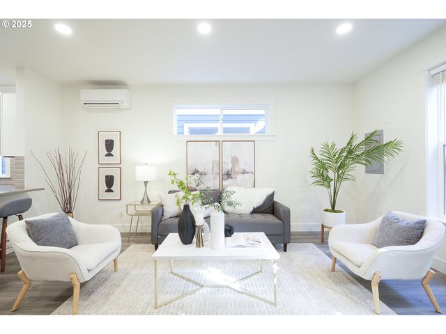 6537 Se WOODSTOCK Blvd, Portland, OR 97206