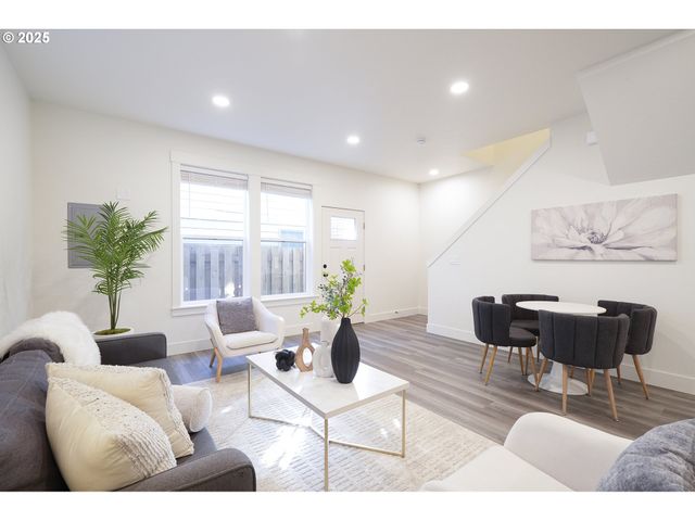 6537 Se WOODSTOCK Blvd, Portland, OR 97206