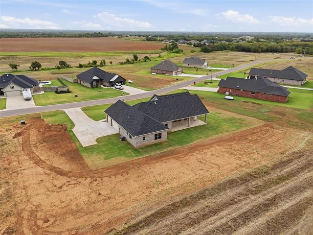 9027 Avington Way, Guthrie, OK 73044