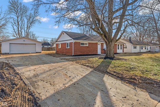 22 Sayre Drive, Greenwood, IN 46143
