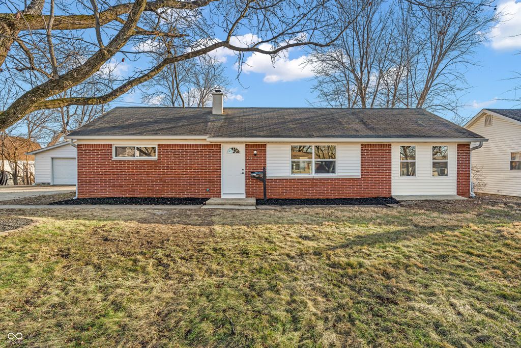 22 Sayre Drive, Greenwood, IN 46143