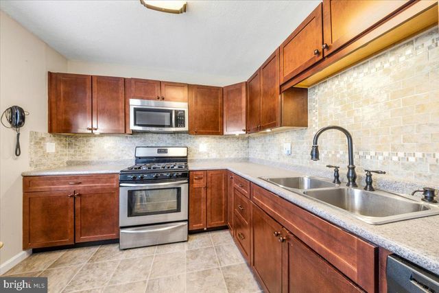 376 CLEVELAND AVE, West Berlin, NJ 08091