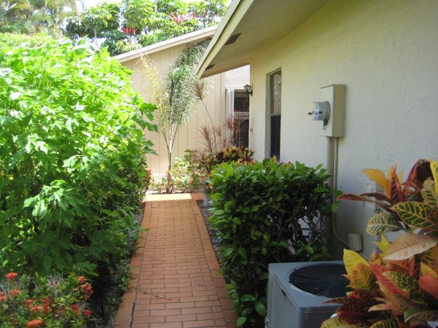 2500 NW 10th Street, Delray Beach, FL 33445