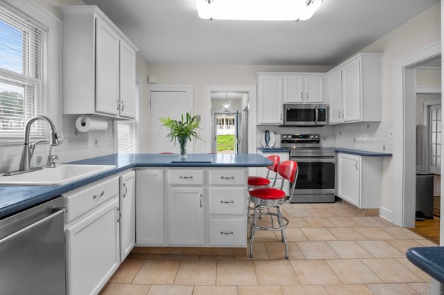 14 Maple Street, Darien, CT 06820