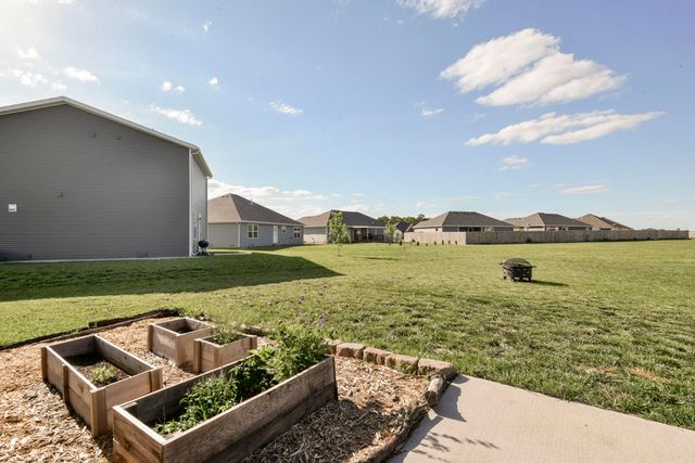 379 E Melton Road, Ozark, MO 65721