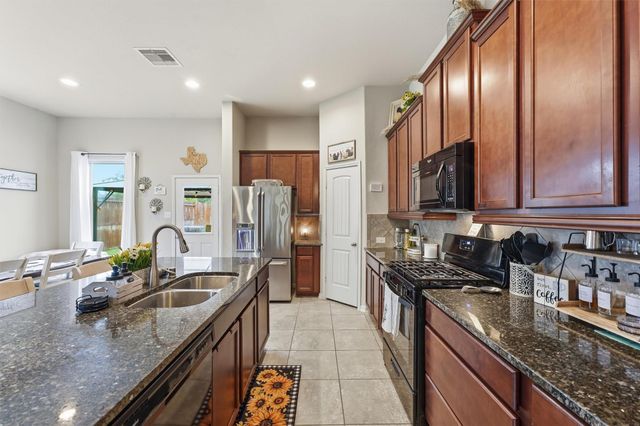 138 Bayside Crossing Drive, La Porte, TX 77571