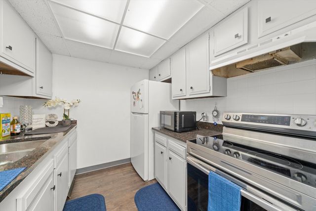 7945 S Oketo Avenue 404, Bridgeview, IL 60455