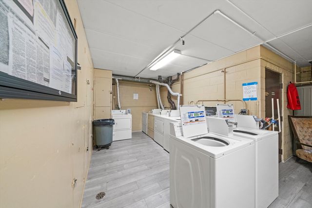 7945 S Oketo Avenue 404, Bridgeview, IL 60455