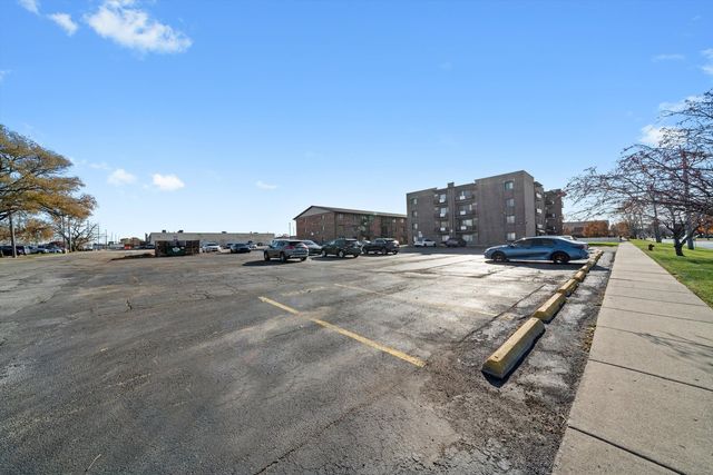 7945 S Oketo Avenue 404, Bridgeview, IL 60455