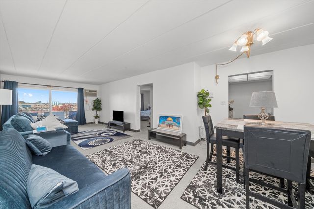 7945 S Oketo Avenue 404, Bridgeview, IL 60455